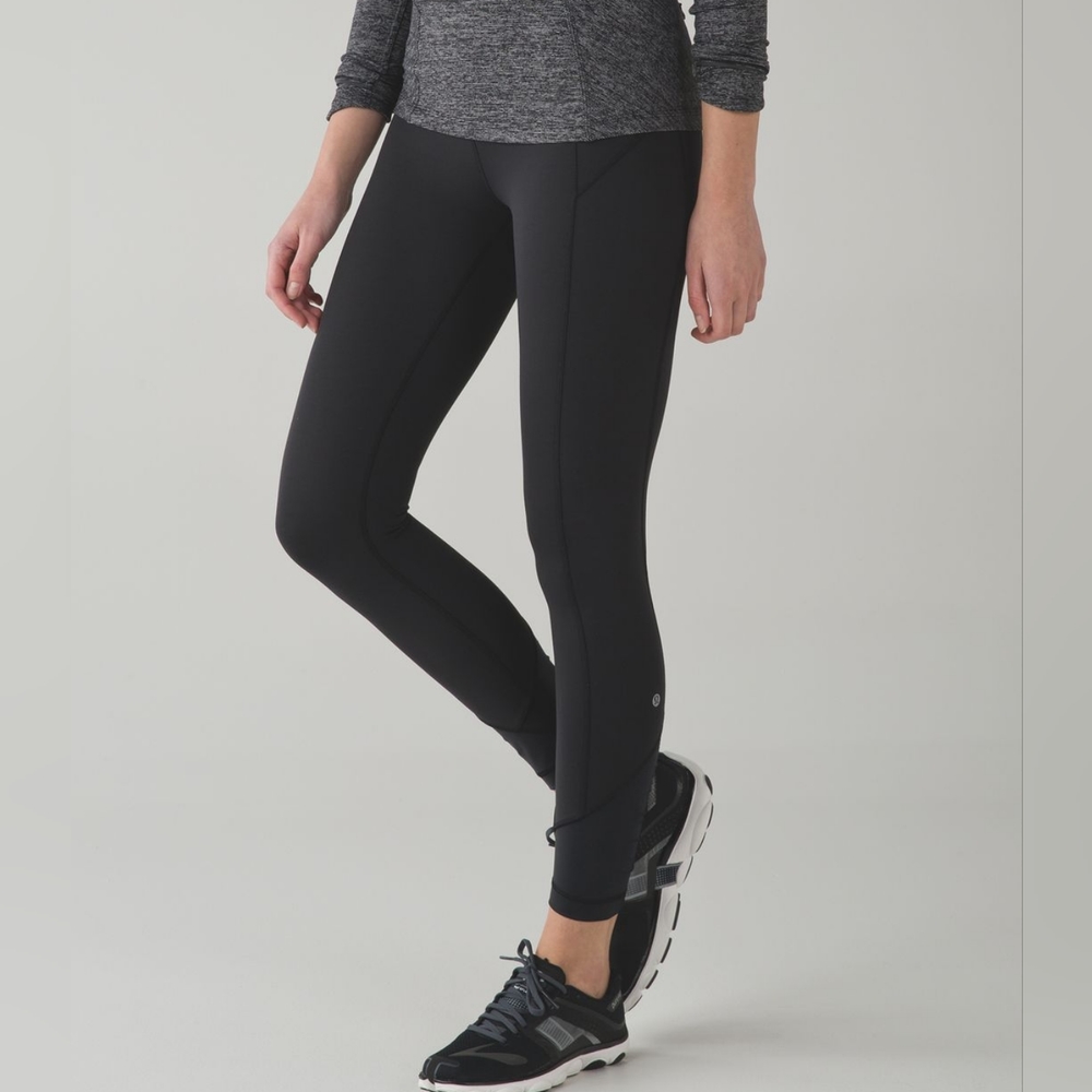 EUC Lululemon Pace Queen black size 6